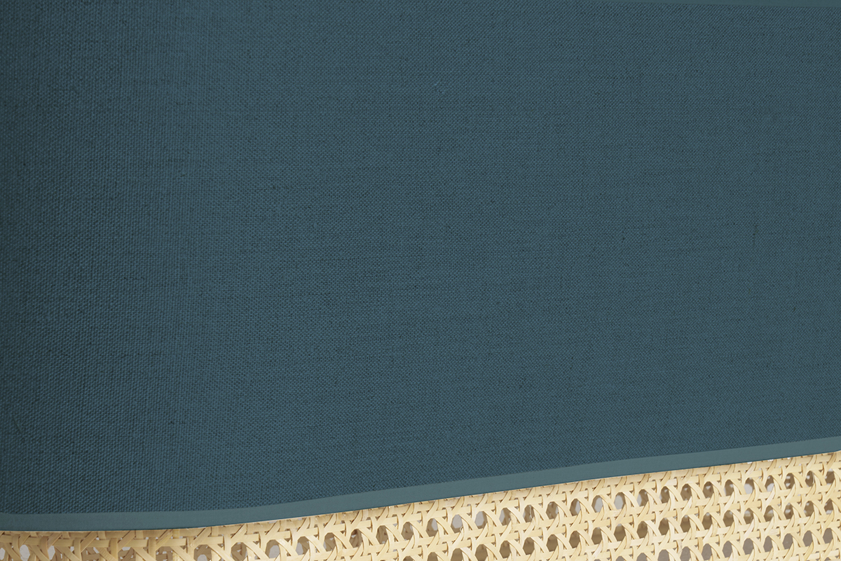 Applique murale en tissu bleu canard et cannage rotin naturel, vue de pr�s.