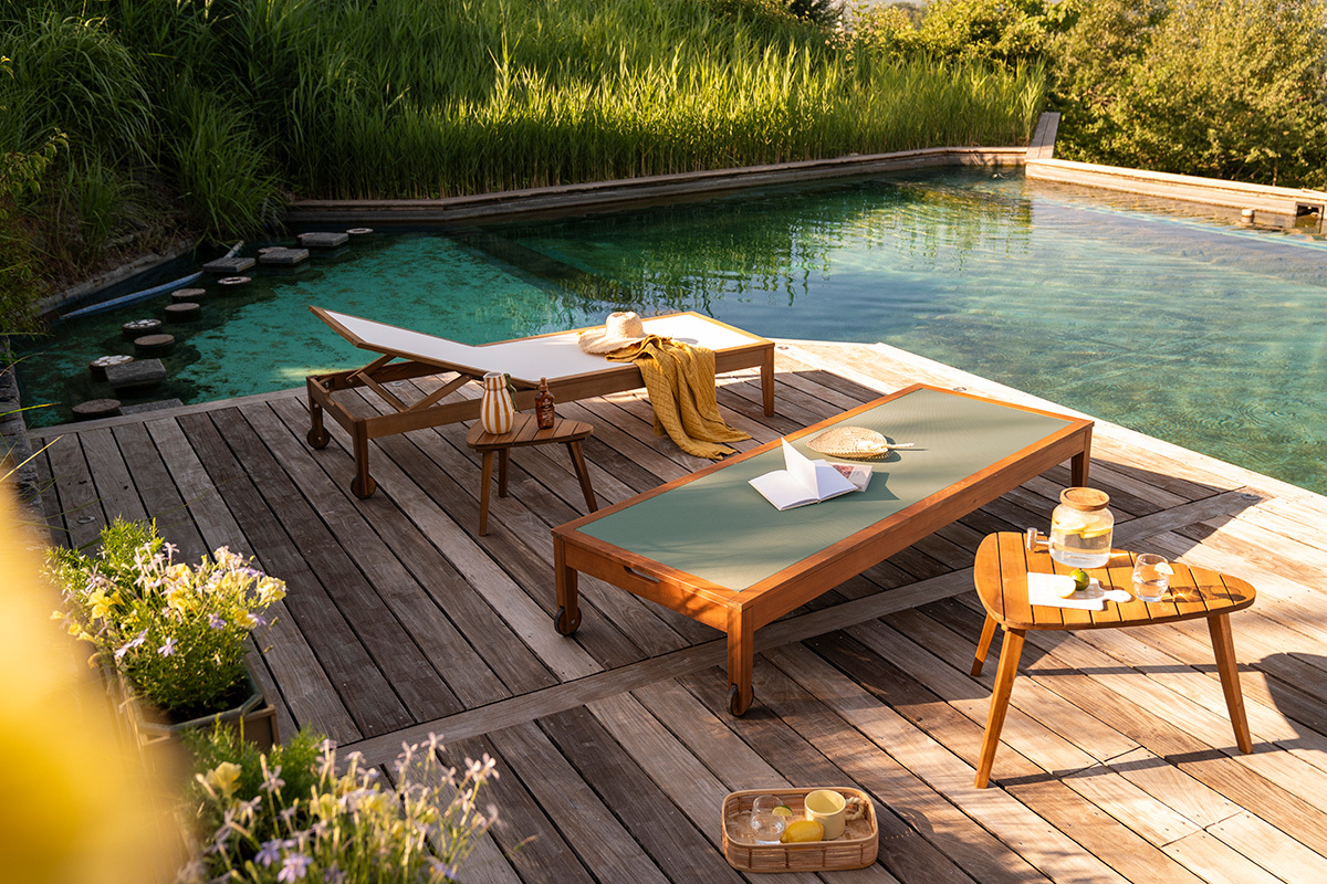Bain de soleil vert kaki et bois massif NAVEEN