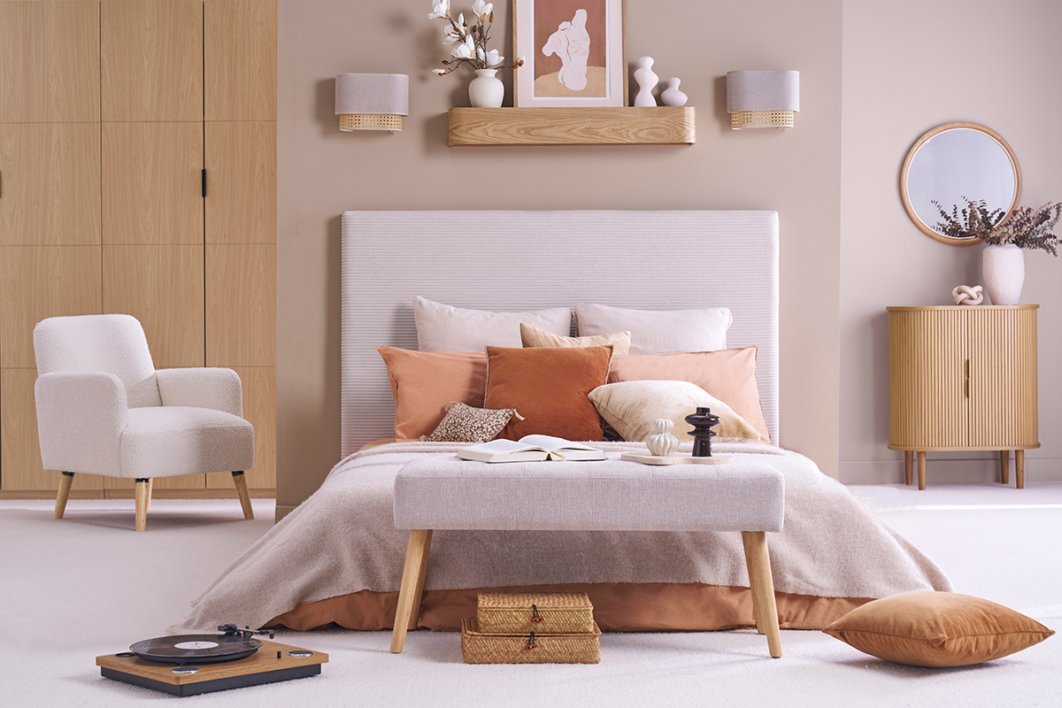 Banc scandinave capitonn� en tissu effet velours textur� beige et bois clair L96 cm GUESTA