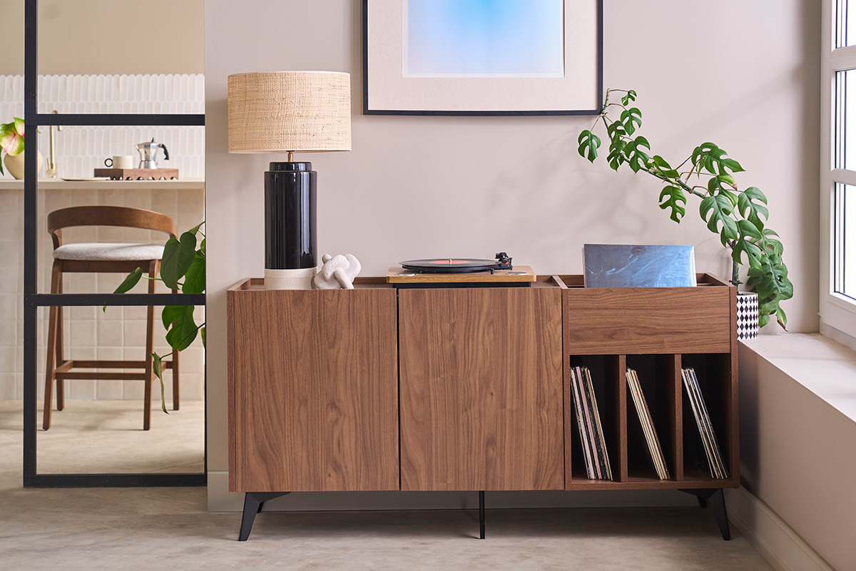 Buffet de rangement vinyles en bois fonc� finiton noyer et m�tal noir L140 cm SEDA