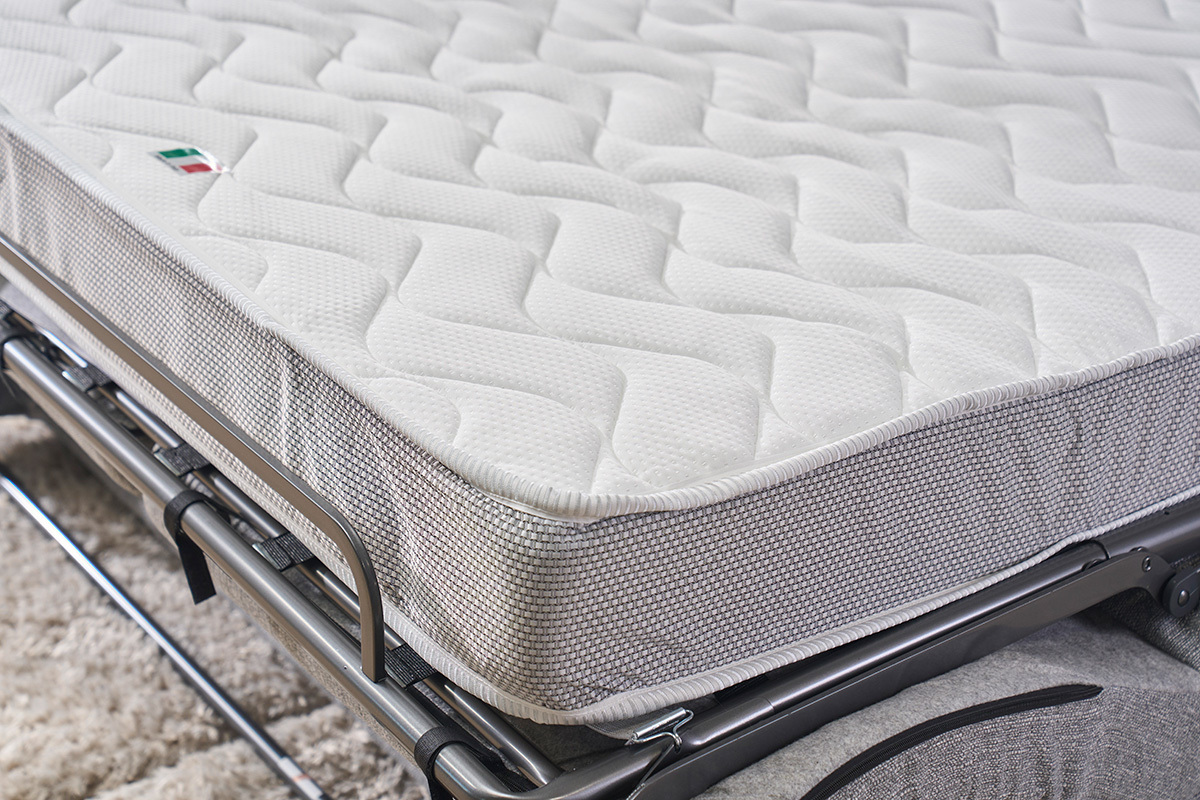 Matelas de 18 cm du canap� convertible NORO, d�tail du rev�tement et structure m�tallique