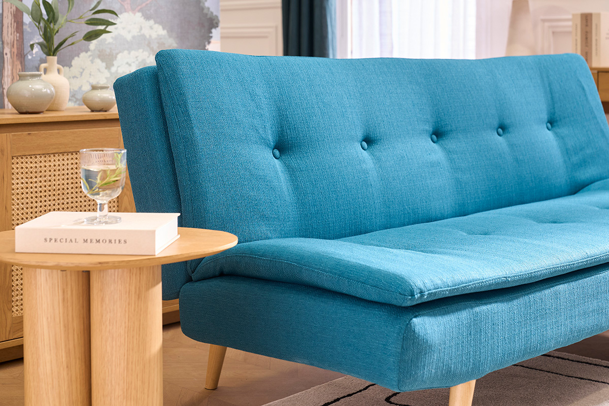 Canap� convertible scandinave 3 places en tissu bleu canard, vue de profil avec assise rembourr�e et pi�tement en bois clair.