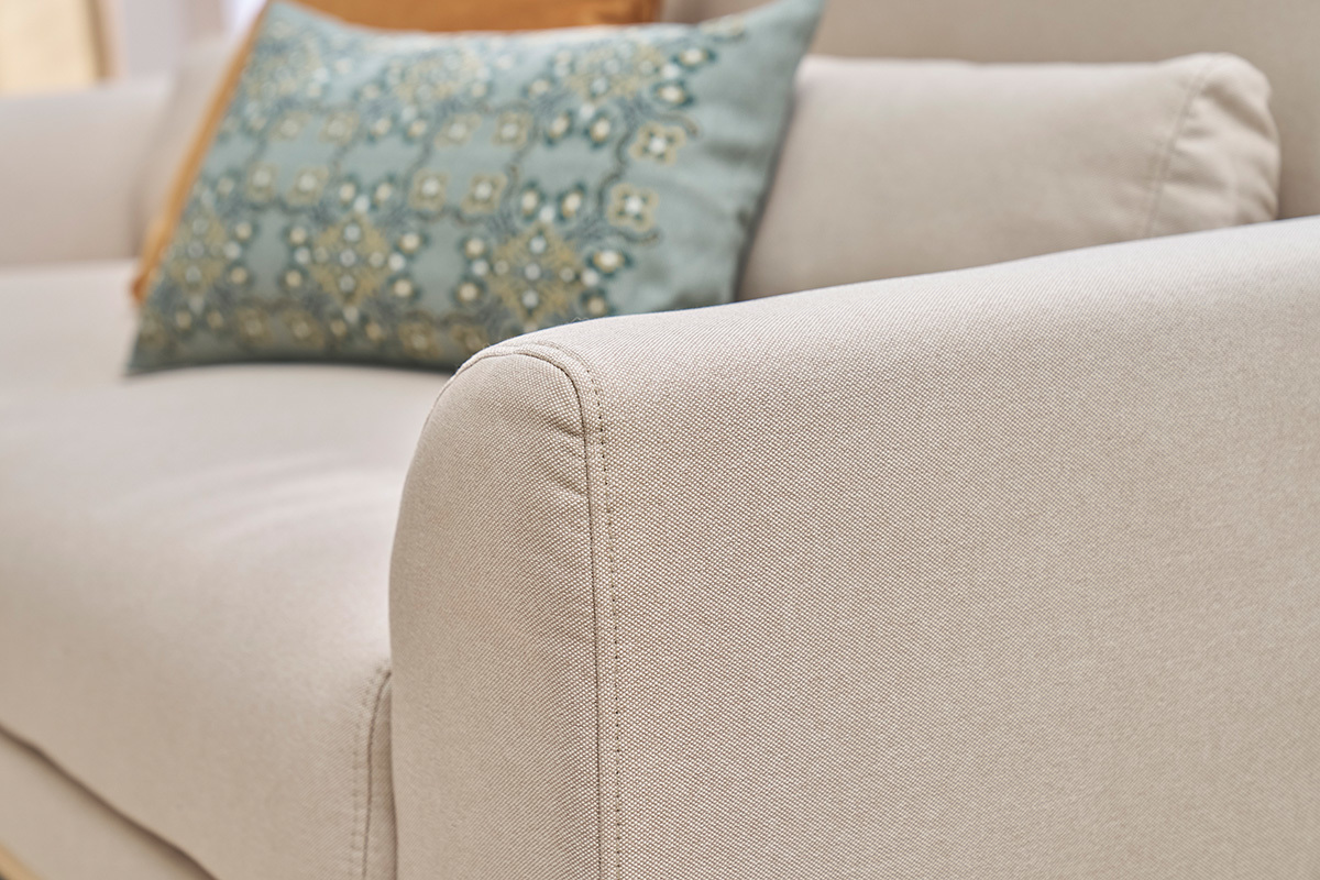 Canap� scandinave 3 places en tissu beige et bois clair EKTOR