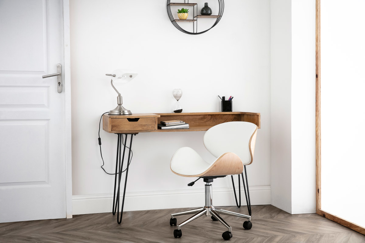 Chaise de bureau � roulettes design blanc, bois clair et acier chrom� WALNUT