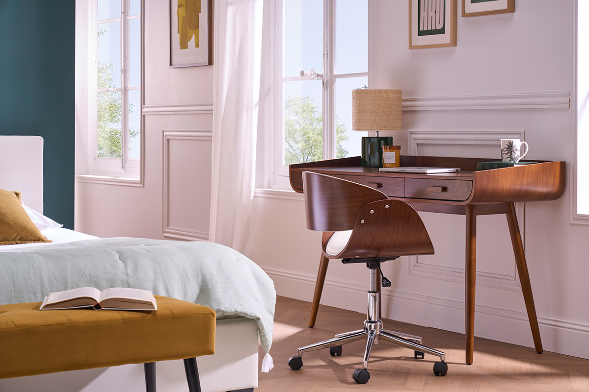 Chaise de bureau � roulettes design blanc, bois fonc� noyer et acier chrom� BENT