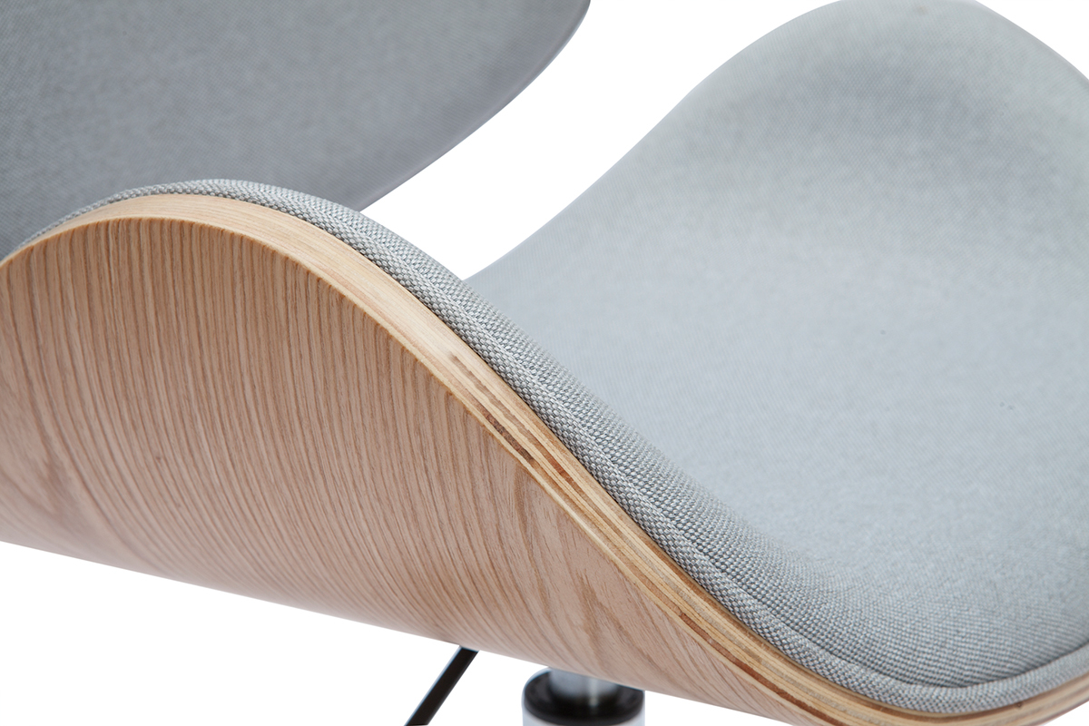 Chaise de bureau � roulettes design en tissu gris clair, bois clair et acier chrom� WALNUT