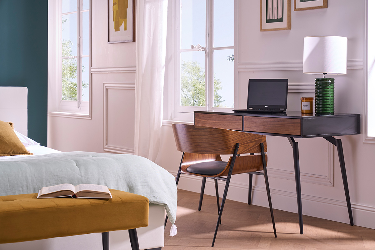 Chaise design bois fonc� et m�tal noir WESS
