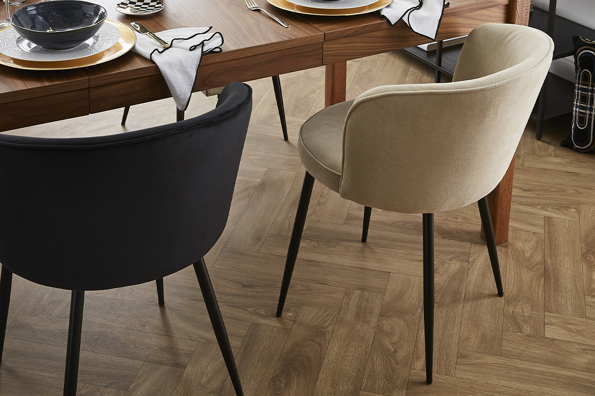 Chaises design en tissu effet velours beige et m�tal noir (lot de 2) SERIF