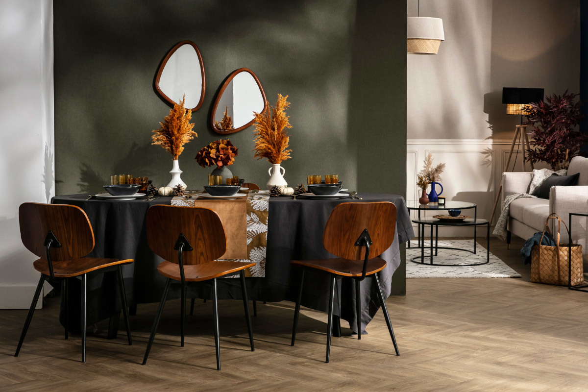 Chaises en bois fonc� noyer et m�tal noir (lot de 2) TOBIAS