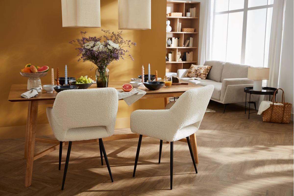 Chaises en tissu effet laine boucl�e blanc cass� et m�tal noir (lot de 2) LAURETTE