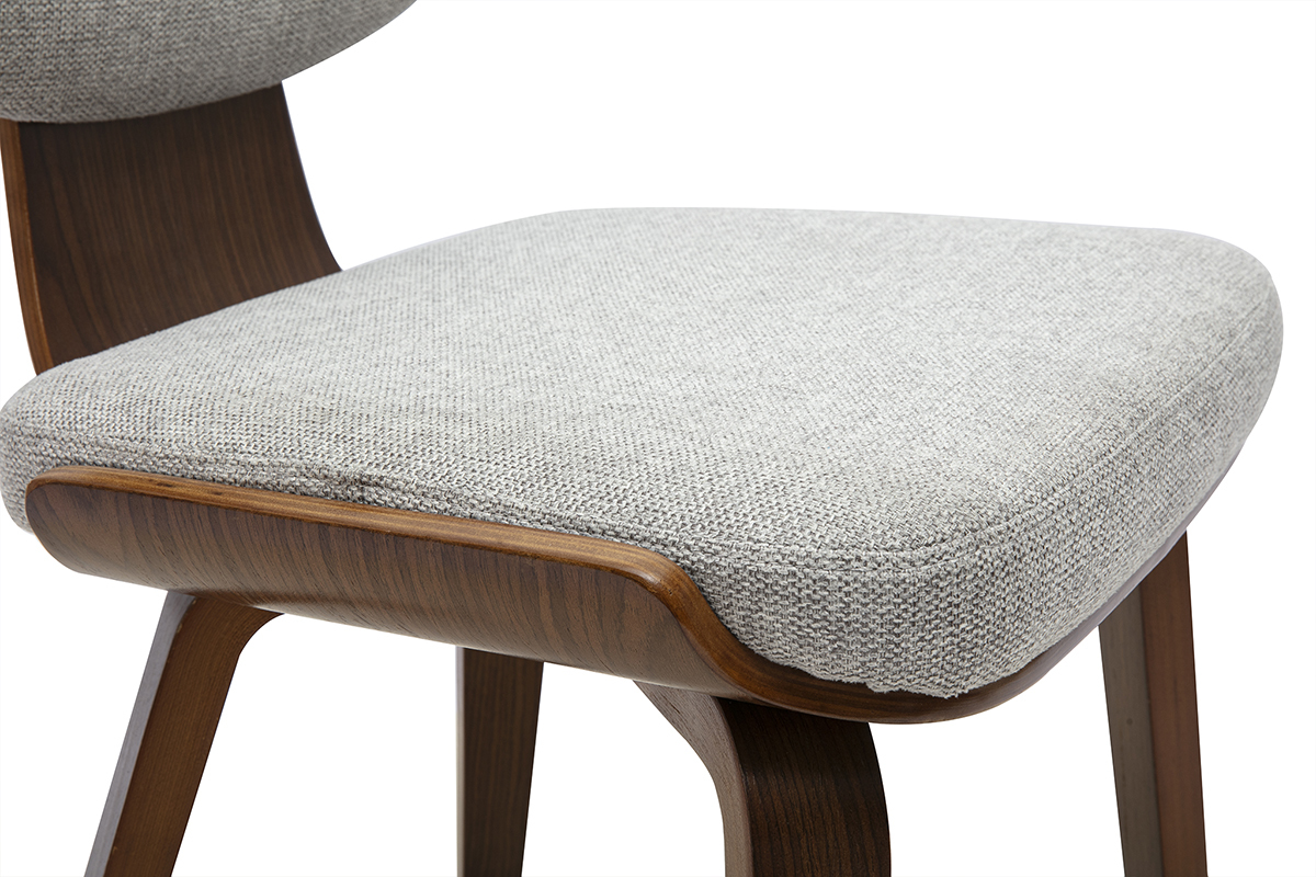 D�tail d'une chaise en tissu velours textur� gris et bois fonc�, vue de haut.