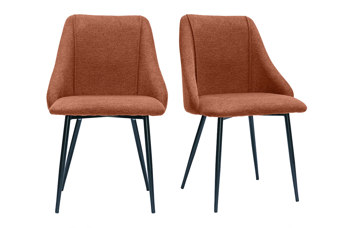 Deux chaises en tissu velours terre br�l�e avec pieds en m�tal noir, vue de face.