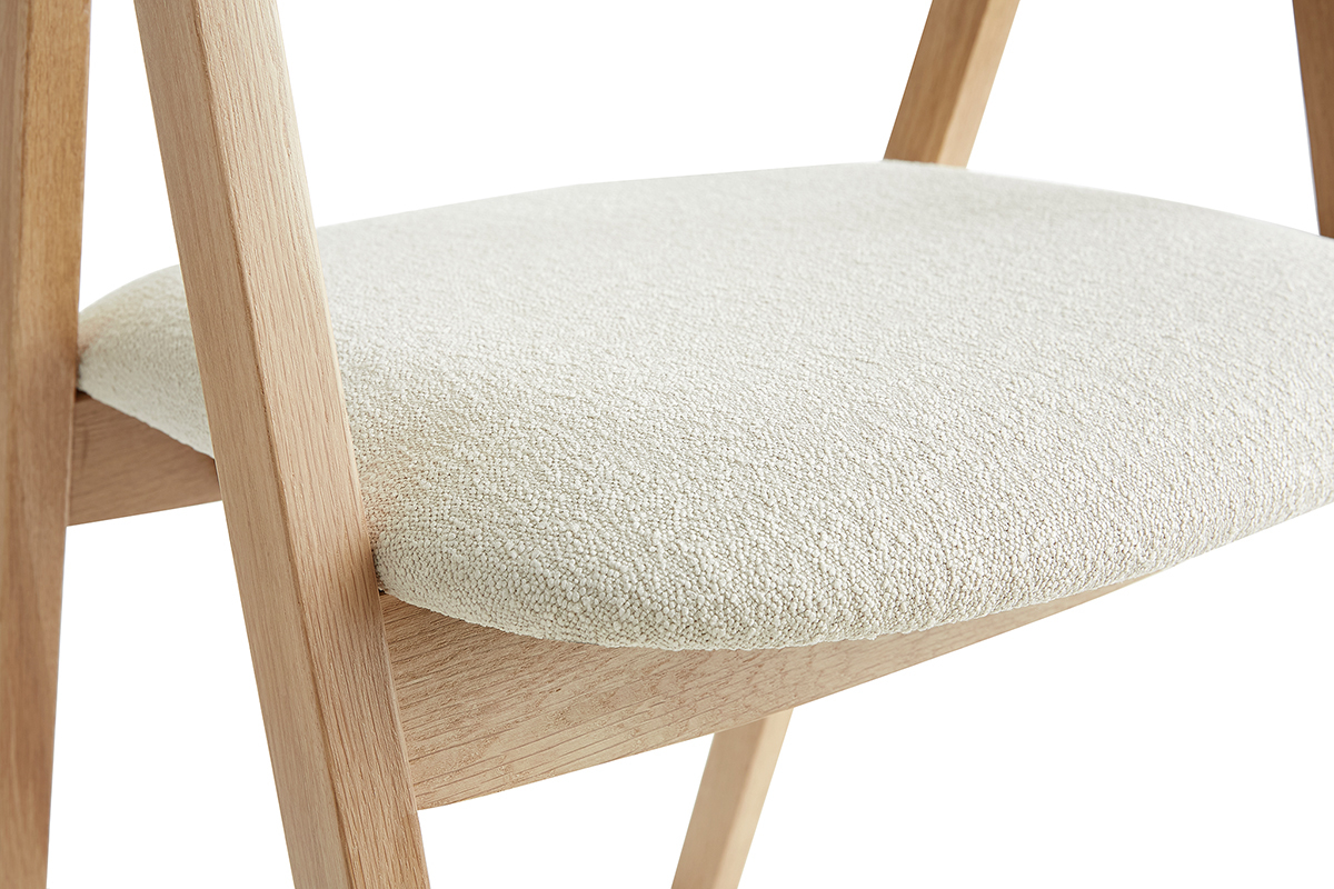 Chaises scandinaves empilables en bois clair ch�ne et tissu effet laine boucl�e blanc cass� (lot de 2) LOVA
