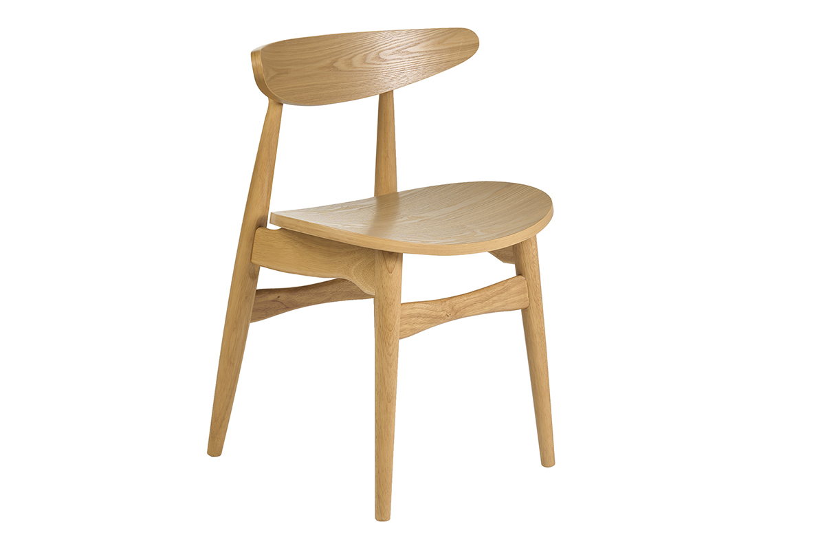 Chaise scandinave en bois clair, vue de 3/4, design �pur� avec assise en placage fr�ne.