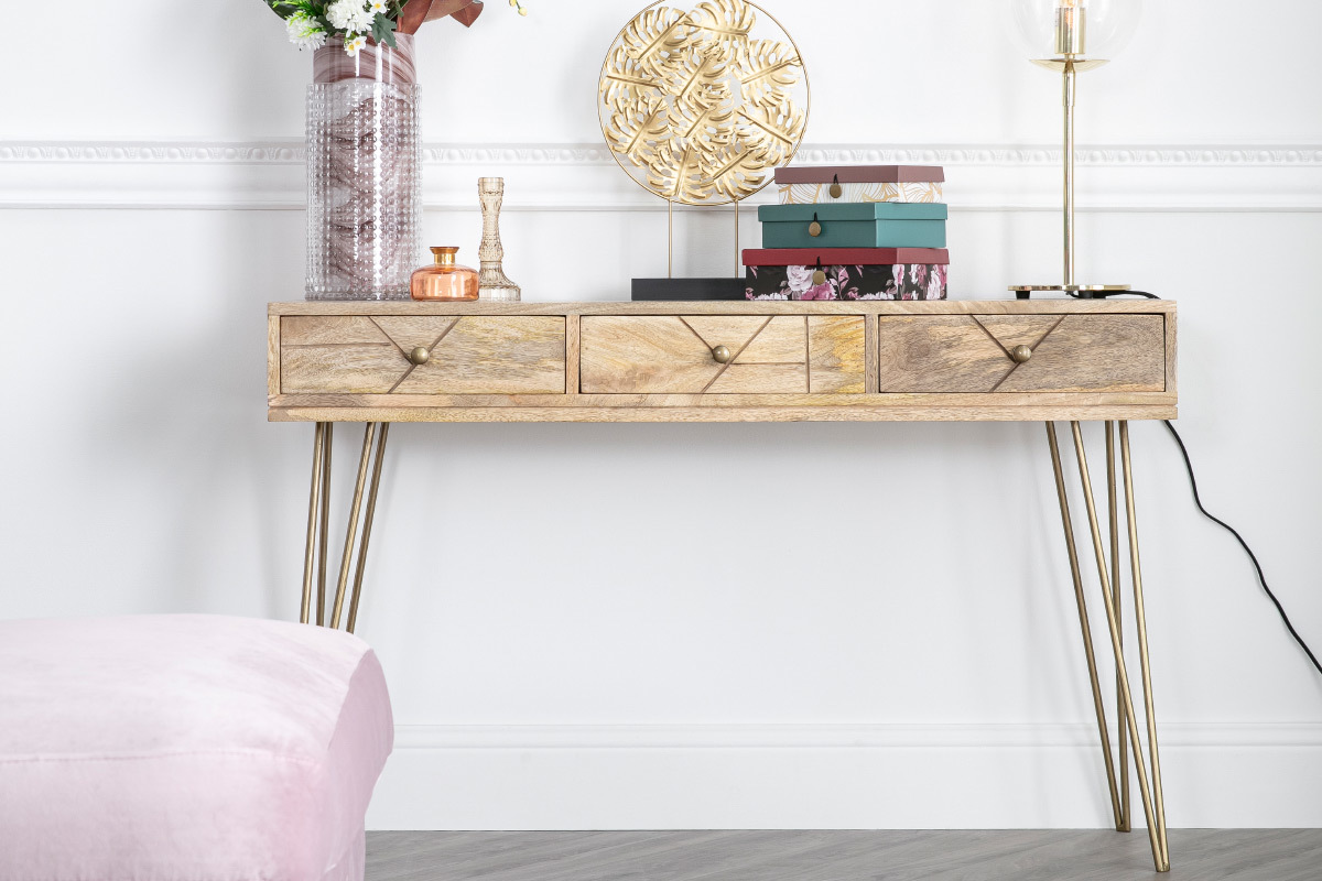 Console avec rangements 3 tiroirs en bois manguier massif grav� et m�tal dor� L120 cm LINIUM