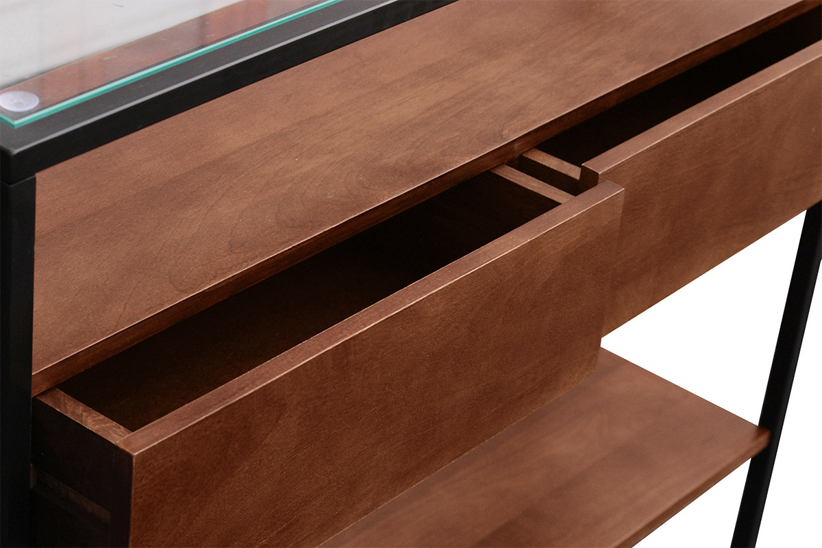 Vue de dessus de la console SITA en bois fonc�, avec deux tiroirs ouverts et un plateau en verre.