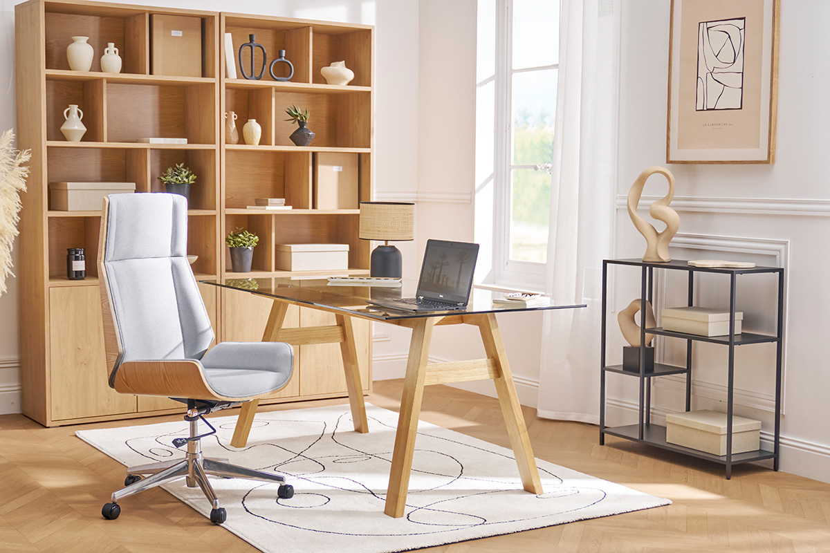 Fauteuil de bureau de direction design en tissu gris clair, bois clair et acier chrom� CURVED