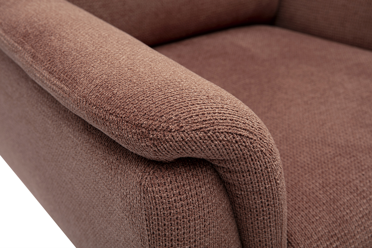 D�tail du rembourrage et de la texture du fauteuil pivotant JONAH en chenille terre br�l�e.