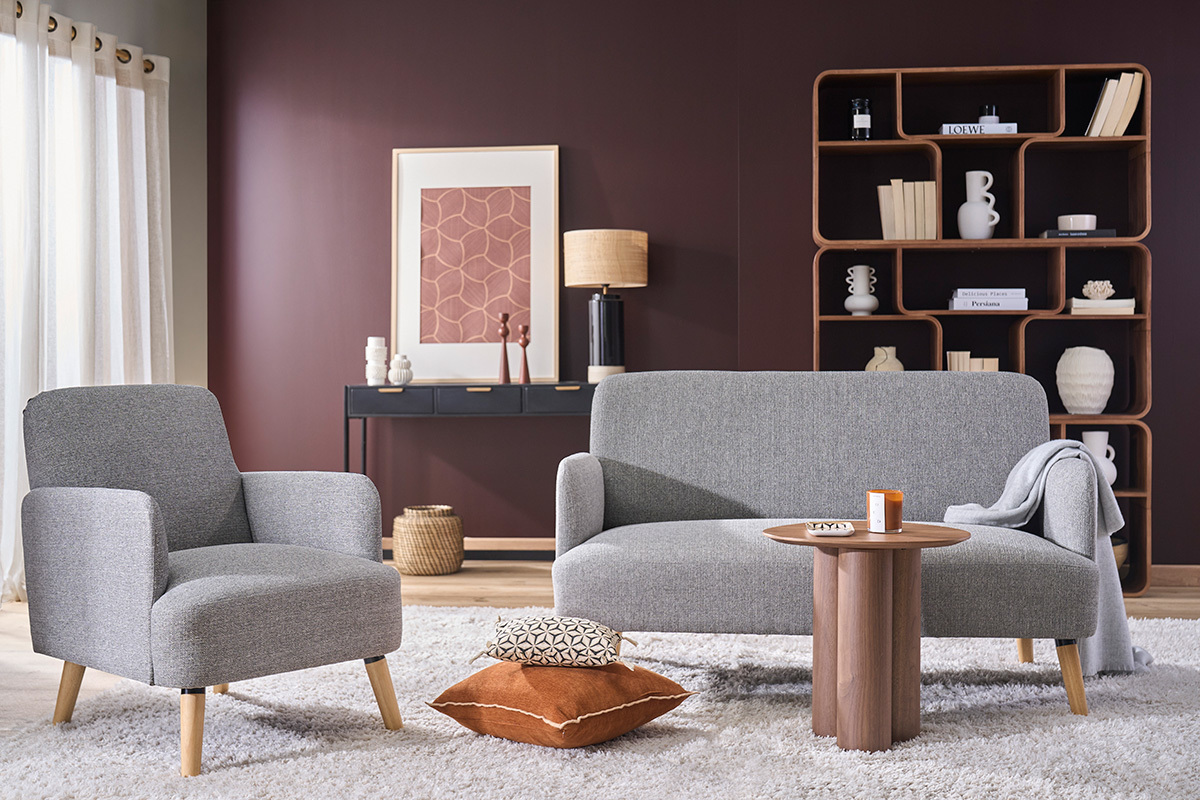 Fauteuil scandinave en tissu gris clair et bois clair ISKO