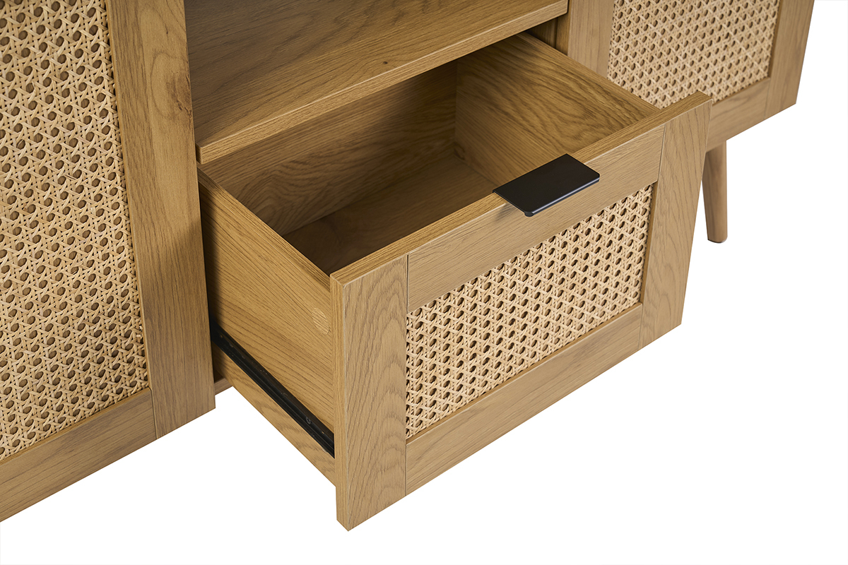 Meuble de salle de bain MANILLE en bois clair avec cannage rotin, vue rapproch�e sur tiroir ouvert.