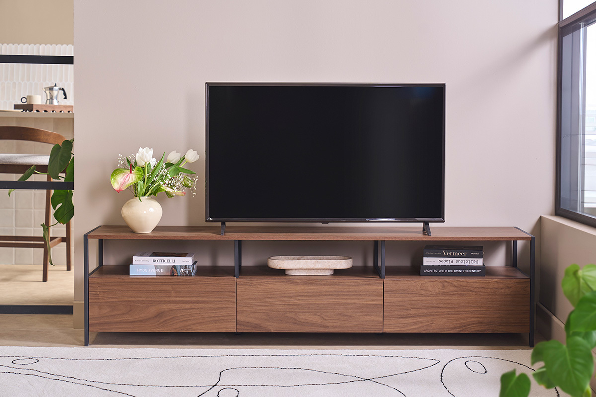 Meuble TV finition bois fonc� noyer et m�tal noir L180 cm MAXENCE