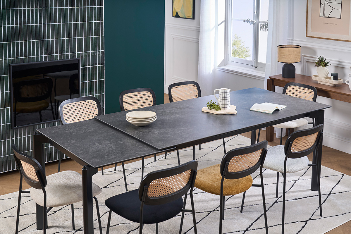 Table � manger extensible en c�ramique noire et m�tal L180-240 cm CARA