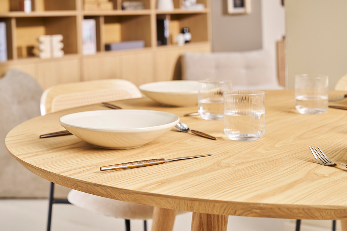 Table � manger ronde fr�ne D120 cm LIVIA