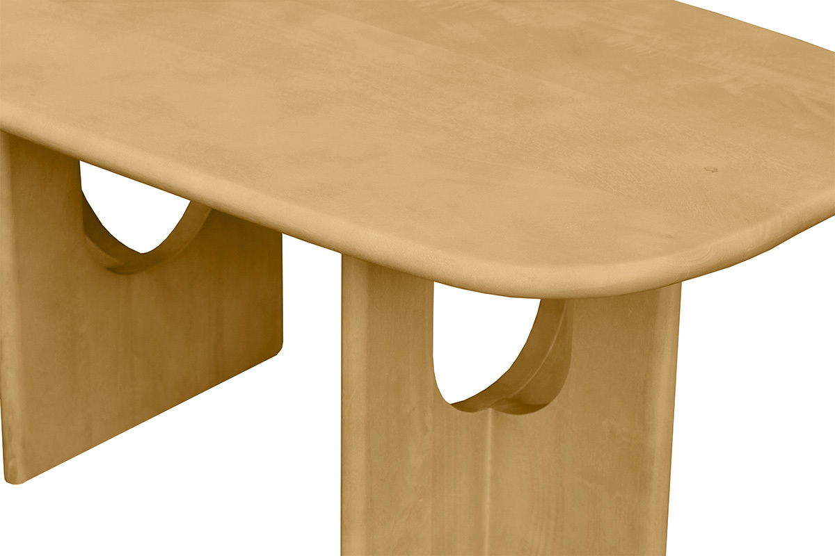 Table basse design en manguier massif, vue de pr�s du plateau et des pieds, bords arrondis.