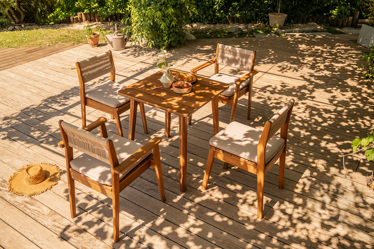 Table de jardin carr�e en bois massif L70 cm ADELIE