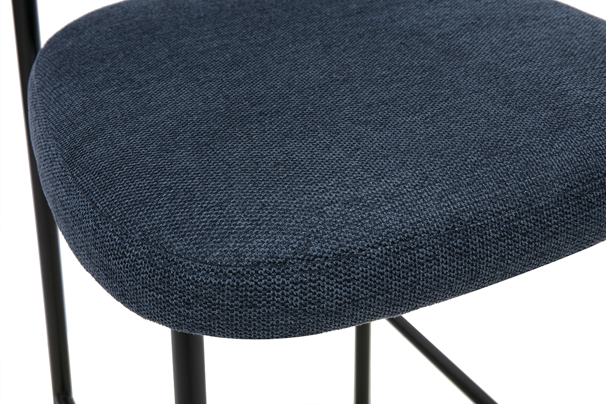 Assise en tissu bleu fonc� effet velours textur� d'un tabouret de bar BREKA