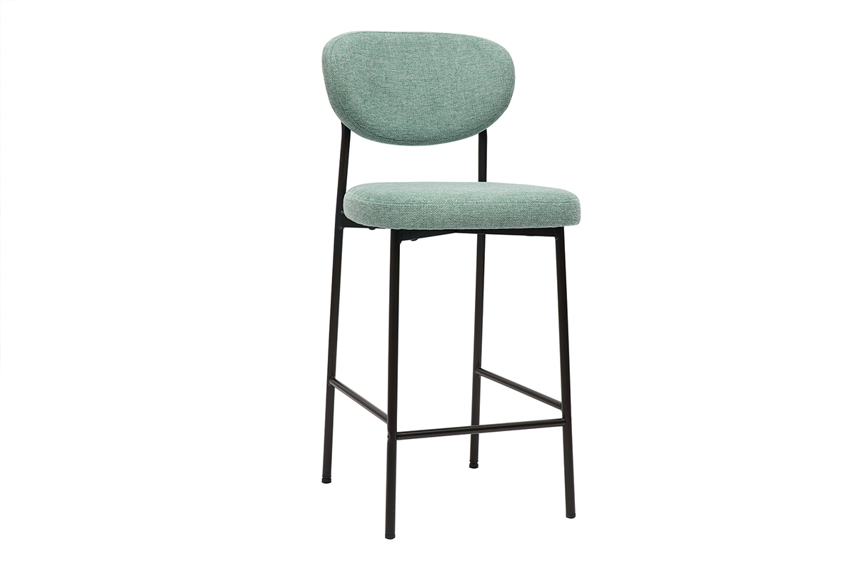 Tabouret de bar avec assise c�ladon, dossier incurv� et pieds m�tal noir, vue trois-quarts.