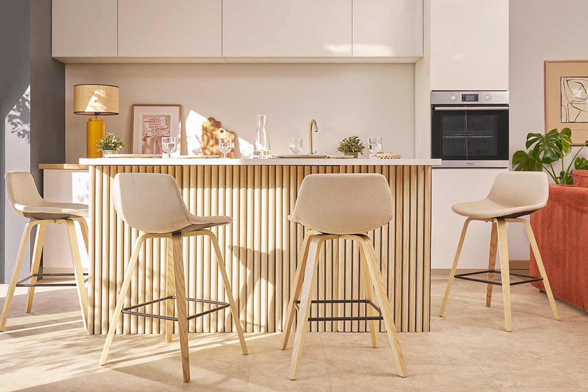 Tabourets de bar scandinaves beige et bois clair H65 cm (lot de 2) NONIE